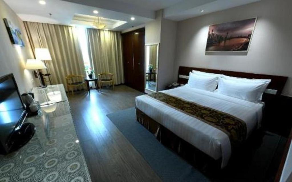 Jinrong International Hotel Шанхай Екстериор снимка