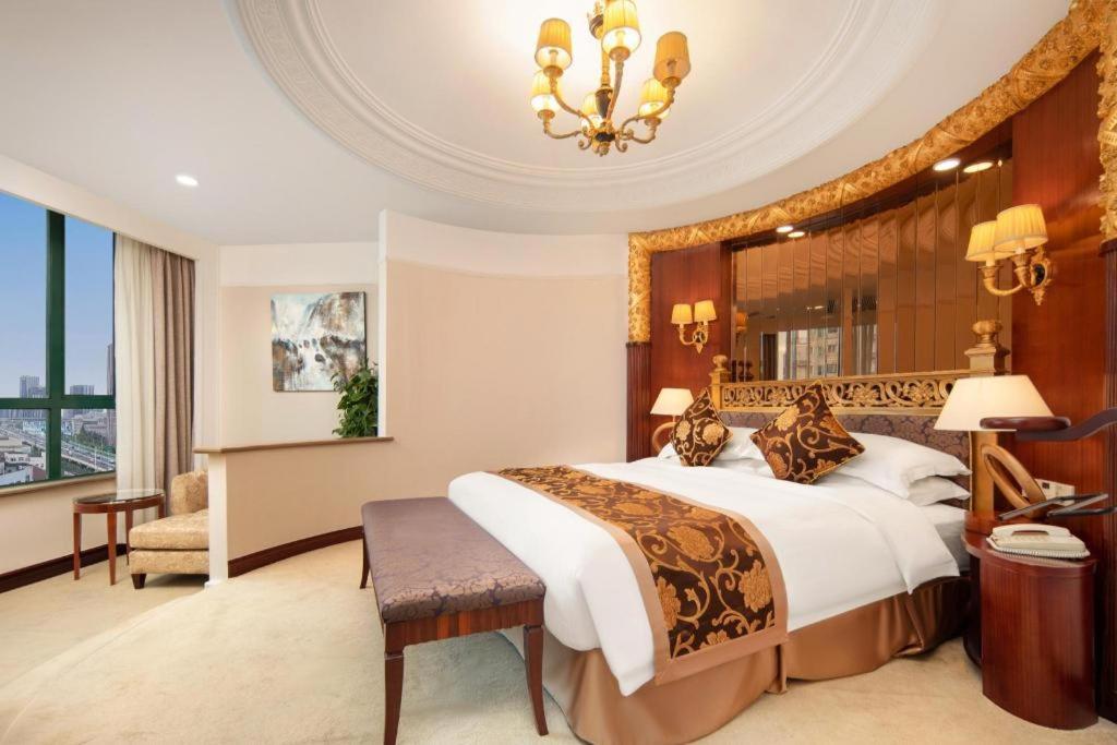 Jinrong International Hotel Шанхай Екстериор снимка