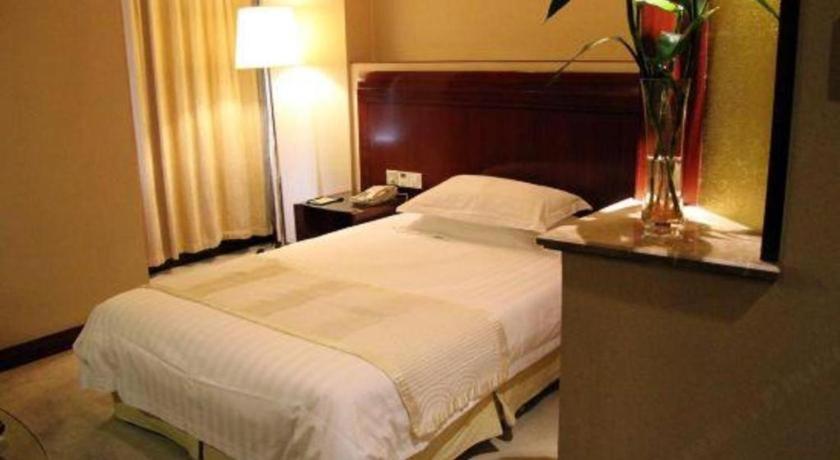 Jinrong International Hotel Шанхай Екстериор снимка